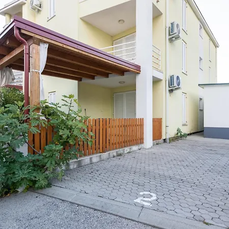 Apartment Olivella With Terrace Baska (Krk)