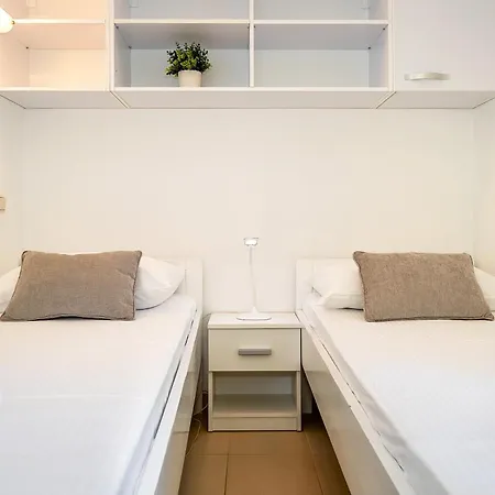 Olivella With Terrace Apartment Baska (Krk)